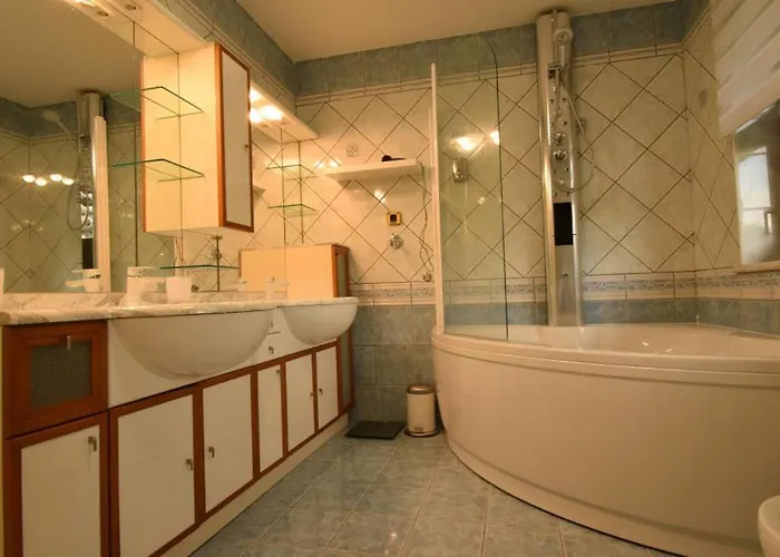 Jasmin By Guide *